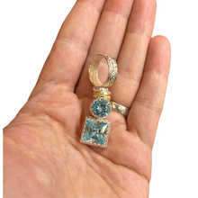 Carica l'immagine nel visualizzatore di Gallery, Ciondolo puntoluce doppio