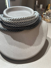 Carica l'immagine nel visualizzatore di Gallery, Collana cordino in seta e argento