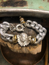 Carica l'immagine nel visualizzatore di Gallery, Bracciale angelo con catena