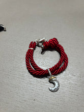 Carica l'immagine nel visualizzatore di Gallery, Bracciale cordino con ciondolino