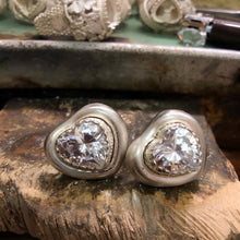 Carica l'immagine nel visualizzatore di Gallery, Orecchini Puff Puff Heart grande