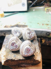 Carica l'immagine nel visualizzatore di Gallery, Orecchini Puff Puff Heart grande