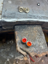 Carica l'immagine nel visualizzatore di Gallery, Orecchino Puntoluce Pallino