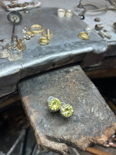 Carica l'immagine nel visualizzatore di Gallery, Orecchino Puntoluce Classico