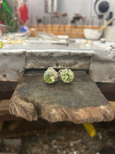 Carica l'immagine nel visualizzatore di Gallery, Orecchino Puntoluce Classico