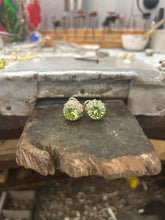 Carica l'immagine nel visualizzatore di Gallery, Orecchino Puntoluce Pallino