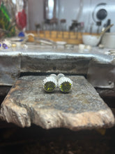 Carica l'immagine nel visualizzatore di Gallery, Orecchino Puntoluce Pallino