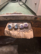 Carica l'immagine nel visualizzatore di Gallery, Orecchino Puntoluce Pallino