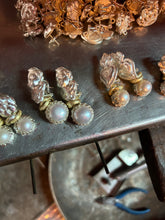 Carica l'immagine nel visualizzatore di Gallery, Orecchini Lottie in perla