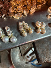 Carica l'immagine nel visualizzatore di Gallery, Orecchini Lottie in perla