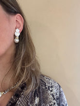 Carica l'immagine nel visualizzatore di Gallery, Orecchini Lottie in perla