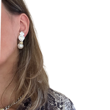 Carica l'immagine nel visualizzatore di Gallery, Orecchini Lottie in perla