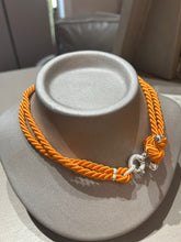 Carica l'immagine nel visualizzatore di Gallery, Collana cordino in seta e argento