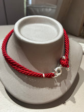 Carica l'immagine nel visualizzatore di Gallery, Collana cordino in seta e argento