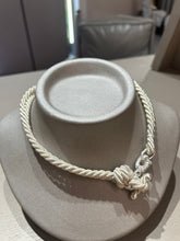 Carica l'immagine nel visualizzatore di Gallery, Collana cordino in seta e argento