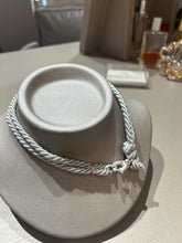 Carica l'immagine nel visualizzatore di Gallery, Collana cordino in seta e argento