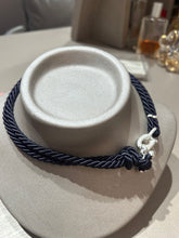 Carica l'immagine nel visualizzatore di Gallery, Collana cordino in seta e argento
