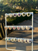 Carica l'immagine nel visualizzatore di Gallery, Orecchini bottone (orecchini Puffpuff)