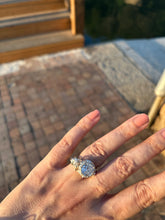 Carica l'immagine nel visualizzatore di Gallery, Anello puntoluce fiorellato