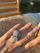 Carica l'immagine nel visualizzatore di Gallery, Anello puntoluce fiorellato