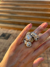 Carica l'immagine nel visualizzatore di Gallery, Anello puntoluce fiorellato