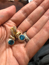 Carica l'immagine nel visualizzatore di Gallery, Orecchini cerchietti pave’