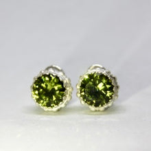 Carica l'immagine nel visualizzatore di Gallery, Puntoluce pallino verde militare (verde peridoto)