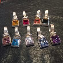 Carica l'immagine nel visualizzatore di Gallery, Ciondolo Puntoluce