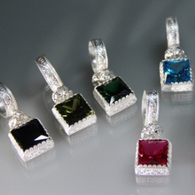 Carica l'immagine nel visualizzatore di Gallery, Ciondolo Puntoluce