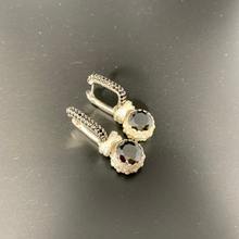 Carica l'immagine nel visualizzatore di Gallery, Orecchini Glamour Light