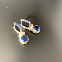 Carica l'immagine nel visualizzatore di Gallery, Orecchini Glamour Light