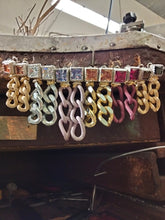 Carica l'immagine nel visualizzatore di Gallery, Orecchini Light&Chain