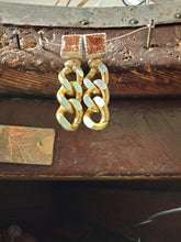 Carica l'immagine nel visualizzatore di Gallery, Orecchini Light&Chain