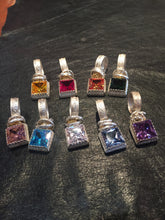 Carica l'immagine nel visualizzatore di Gallery, Ciondolo Puntoluce