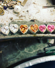 Carica l'immagine nel visualizzatore di Gallery, Orecchino puntoluce cuore