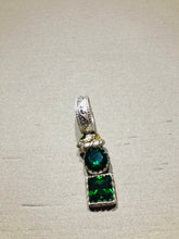 Carica l'immagine nel visualizzatore di Gallery, Ciondolo puntoluce doppio