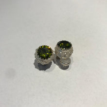 Carica l'immagine nel visualizzatore di Gallery, Orecchino Puntoluce Classico