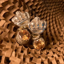 Carica l'immagine nel visualizzatore di Gallery, Orecchini Lottie corona