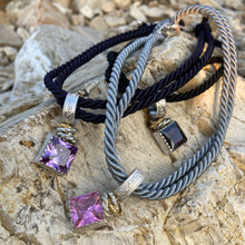 Carica l'immagine nel visualizzatore di Gallery, Ciondolo Puntoluce