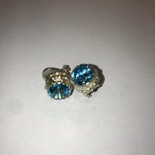 Carica l'immagine nel visualizzatore di Gallery, Orecchino Puntoluce Classico