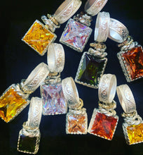 Carica l'immagine nel visualizzatore di Gallery, Ciondolo Puntoluce