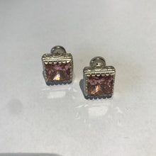 Carica l'immagine nel visualizzatore di Gallery, Orecchino Puntoluce Classico