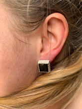 Carica l'immagine nel visualizzatore di Gallery, Orecchino Puntoluce Classico