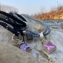 Carica l'immagine nel visualizzatore di Gallery, Ciondolo Puntoluce