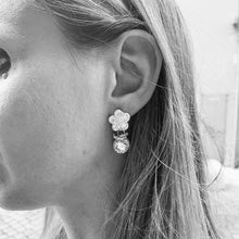 Carica l'immagine nel visualizzatore di Gallery, Orecchino Lottie Light