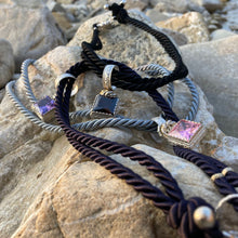 Carica l'immagine nel visualizzatore di Gallery, Ciondolo Puntoluce