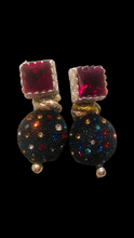 Carica l'immagine nel visualizzatore di Gallery, Orecchini black&color