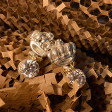Carica l'immagine nel visualizzatore di Gallery, Orecchini Lottie corona
