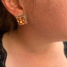 Carica l'immagine nel visualizzatore di Gallery, Orecchino Puntoluce Classico