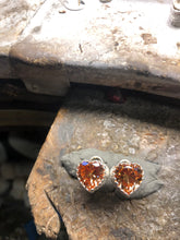 Carica l'immagine nel visualizzatore di Gallery, Orecchino puntoluce cuore